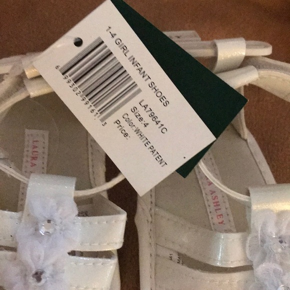 White Baby shoes - Picture 2 of 4